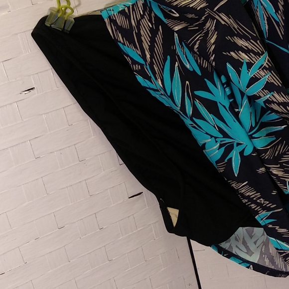 Colorful  Plus Size Swimsuit - Picture 2 of 10